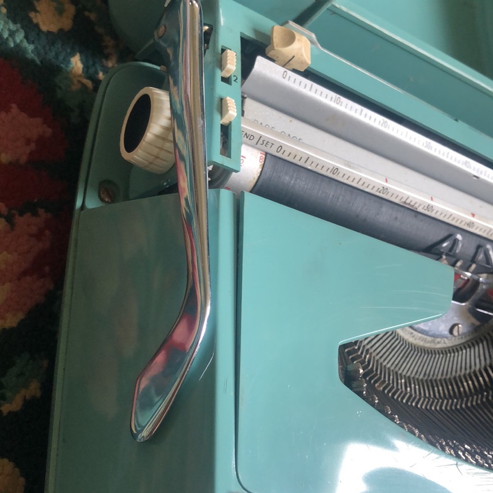 Vintage Smith-Corona Corsair Deluxe typewriter - Picture 8 of 16